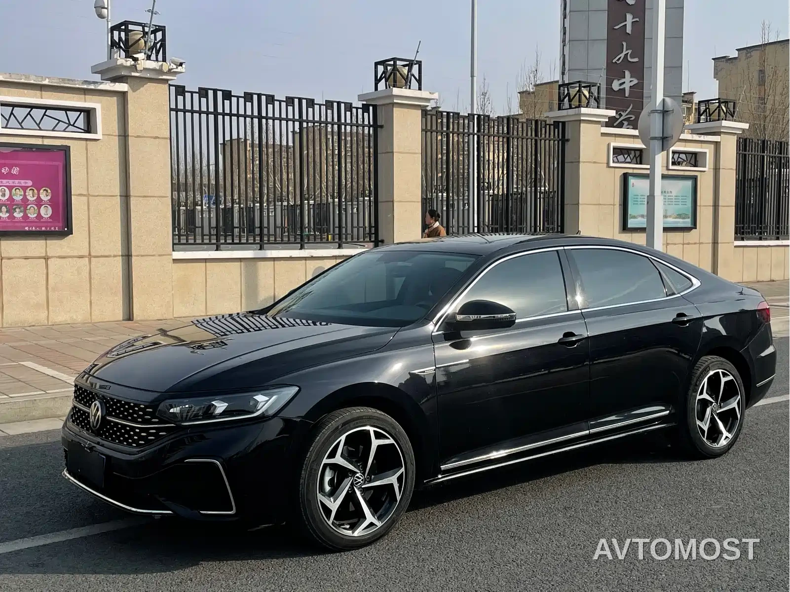 Volkswagen Passat 2025 Outstanding 380TSI Starlight Dragon Soaring Edition — фото 1