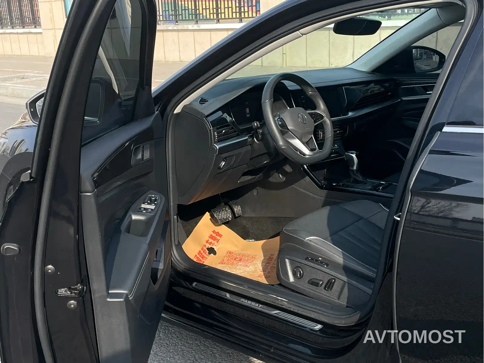 Volkswagen Passat 2025 Outstanding 380TSI Starlight Dragon Soaring Edition — фото 4