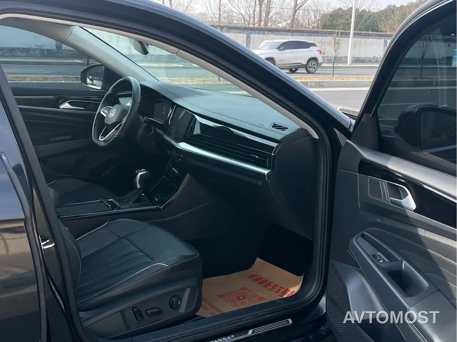 Volkswagen Passat 2025 Outstanding 380TSI Starlight Dragon Soaring Edition — фото 5