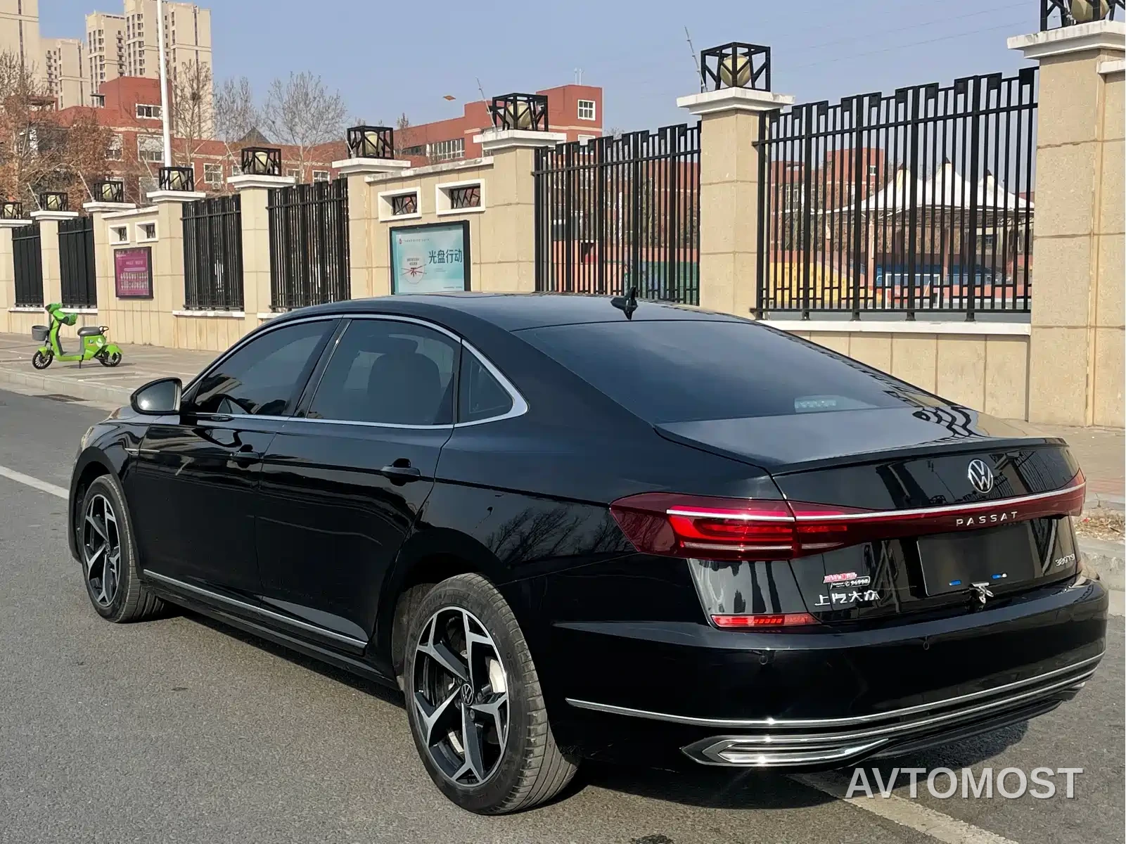 Volkswagen Passat 2025 Outstanding 380TSI Starlight Dragon Soaring Edition — фото 9