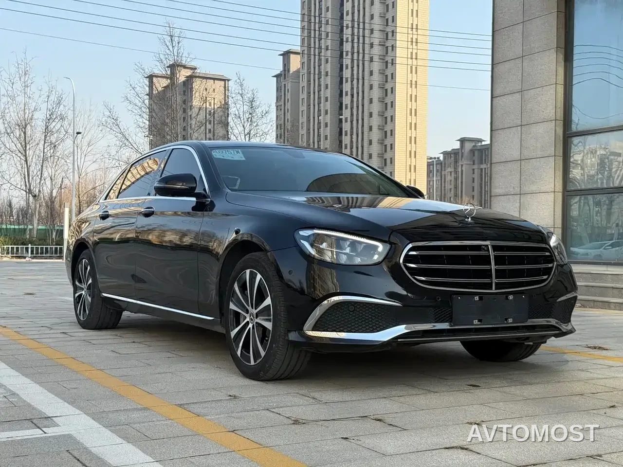Mercedes-Benz E-Class New Energy 2022 E 350 e L Plug-in Hybrid Sedan — фото 1