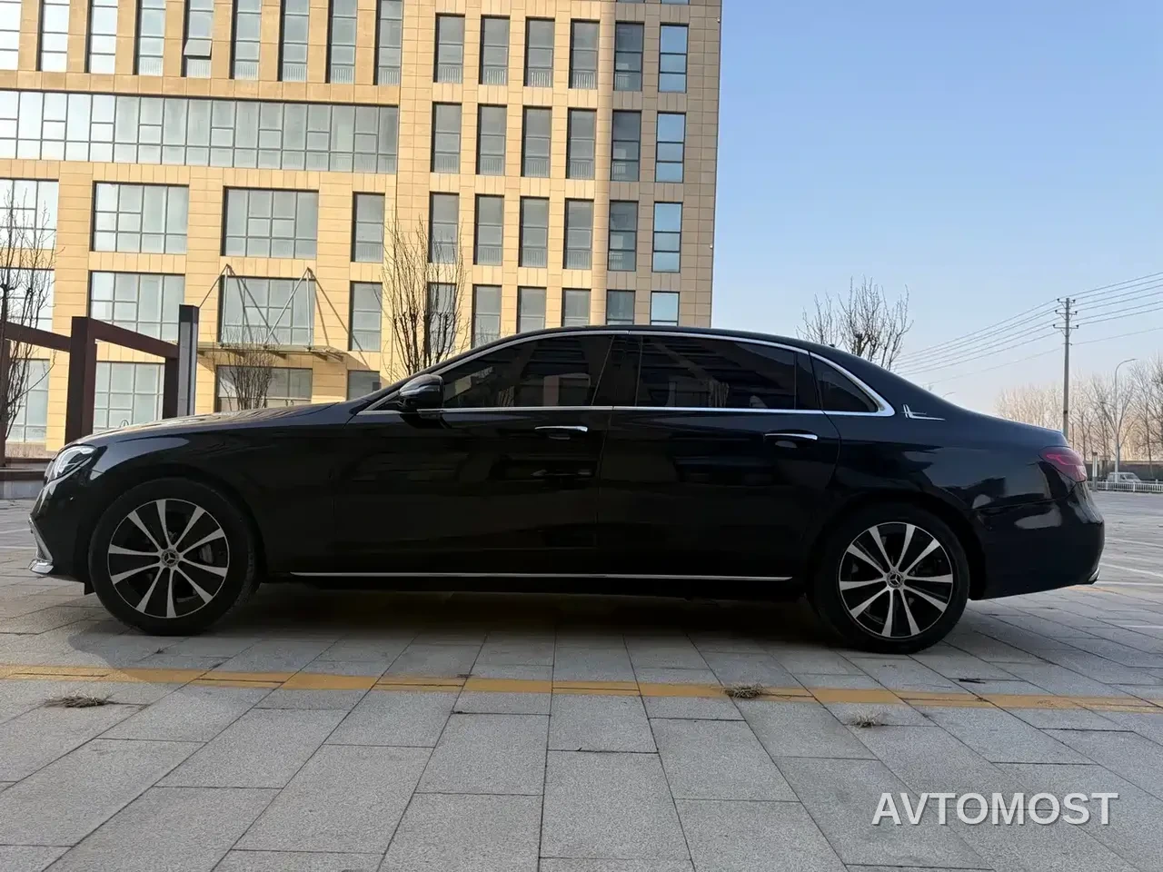 Mercedes-Benz E-Class New Energy 2022 E 350 e L Plug-in Hybrid Sedan — фото 4