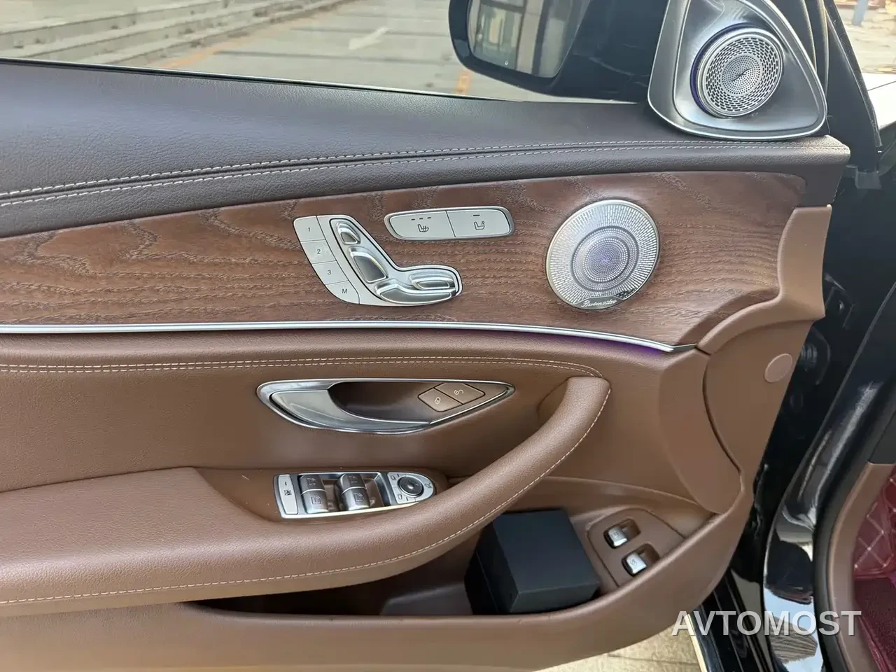 Mercedes-Benz E-Class New Energy 2022 E 350 e L Plug-in Hybrid Sedan — фото 7