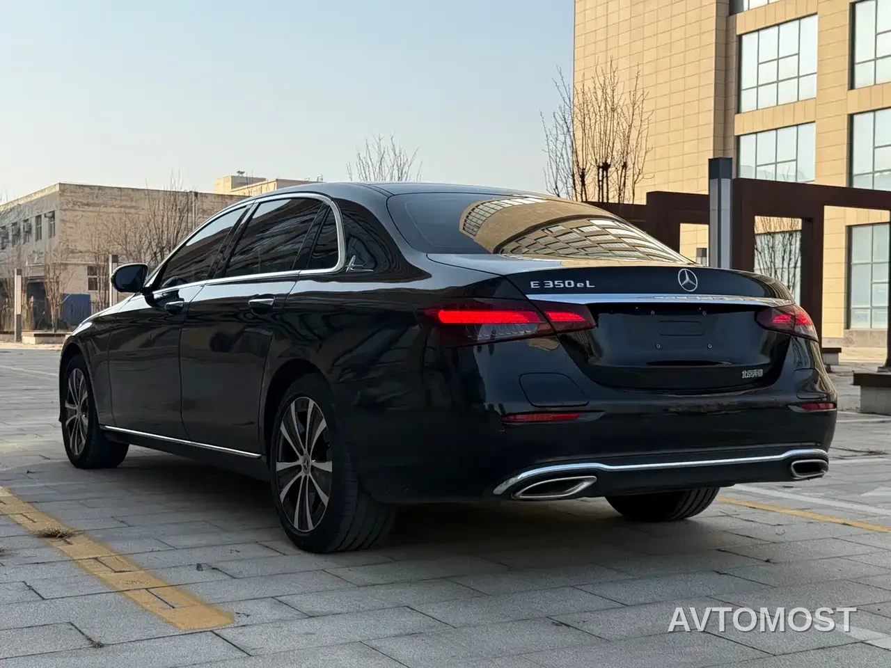 Mercedes-Benz E-Class New Energy 2022 E 350 e L Plug-in Hybrid Sedan — фото 15