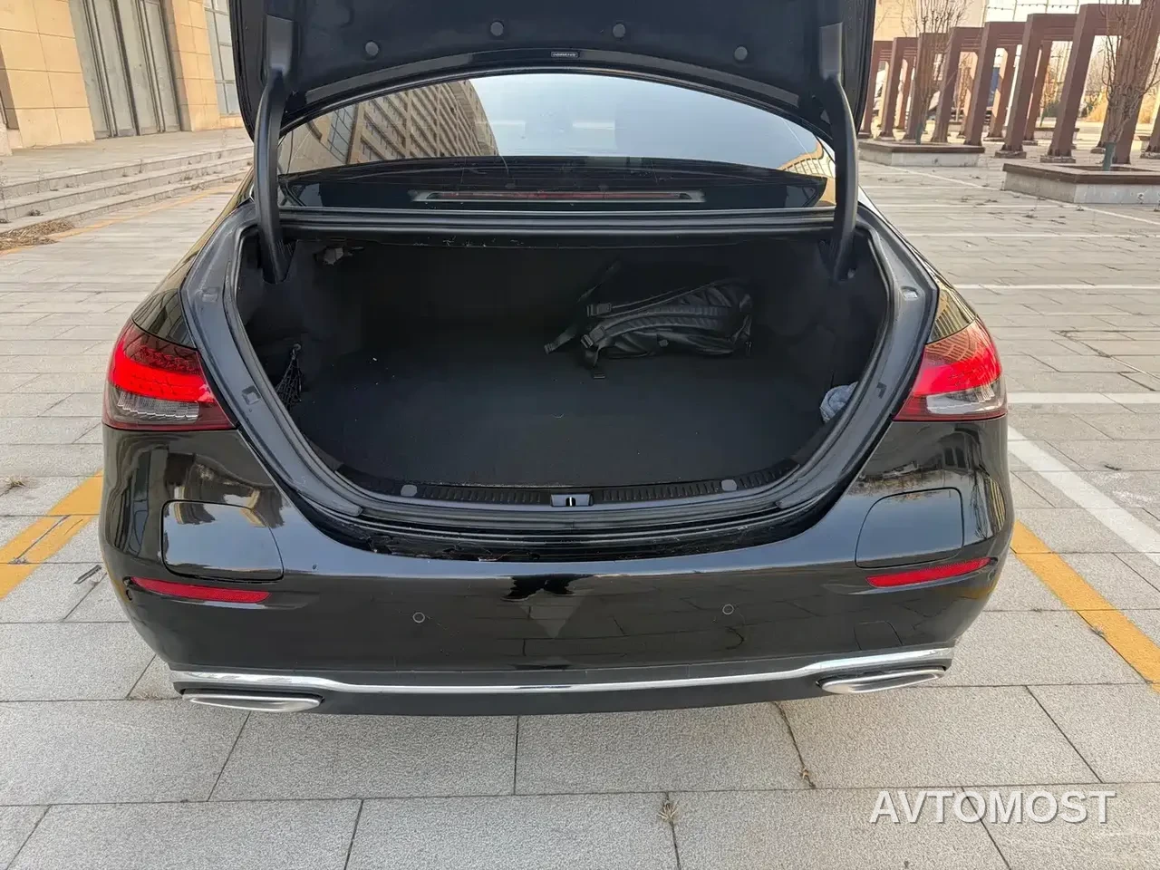 Mercedes-Benz E-Class New Energy 2022 E 350 e L Plug-in Hybrid Sedan — фото 16