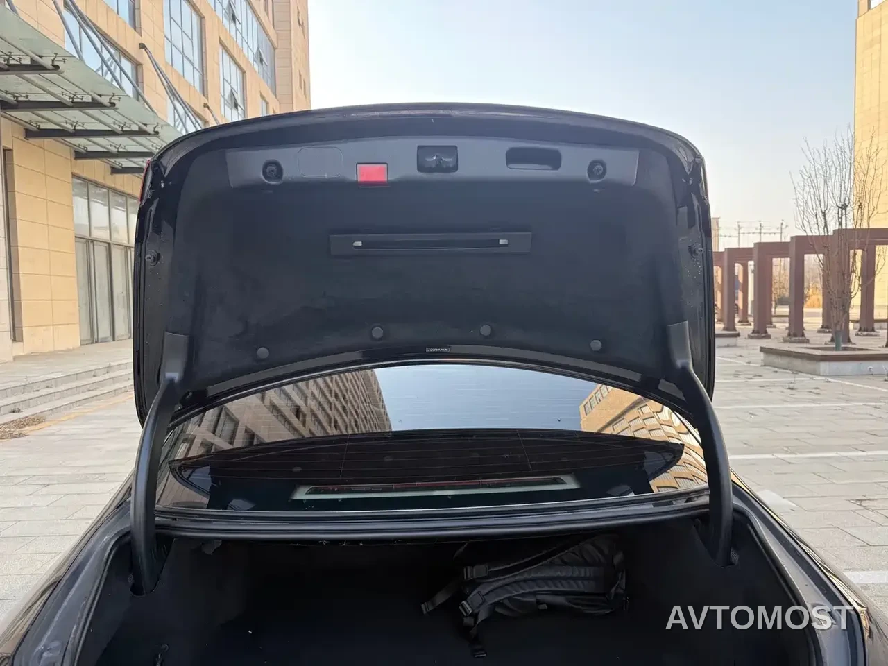 Mercedes-Benz E-Class New Energy 2022 E 350 e L Plug-in Hybrid Sedan — фото 17