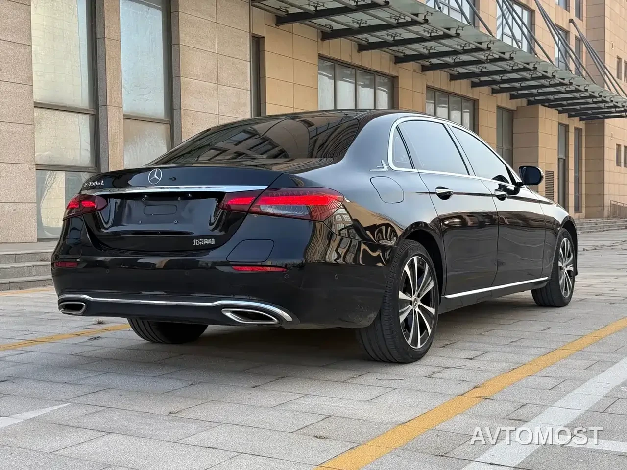 Mercedes-Benz E-Class New Energy 2022 E 350 e L Plug-in Hybrid Sedan — фото 18