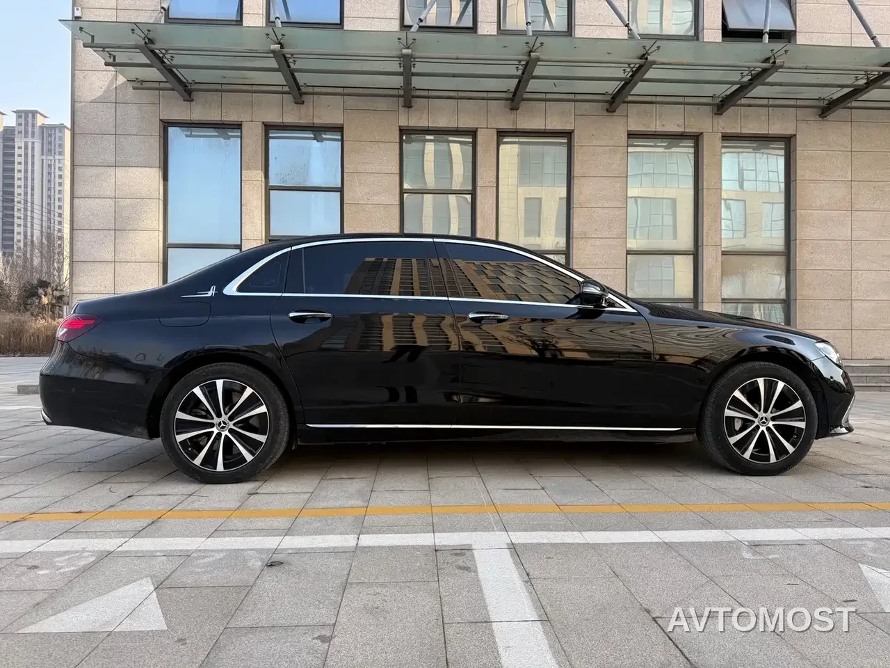 Mercedes-Benz E-Class New Energy 2022 E 350 e L Plug-in Hybrid Sedan — фото 19