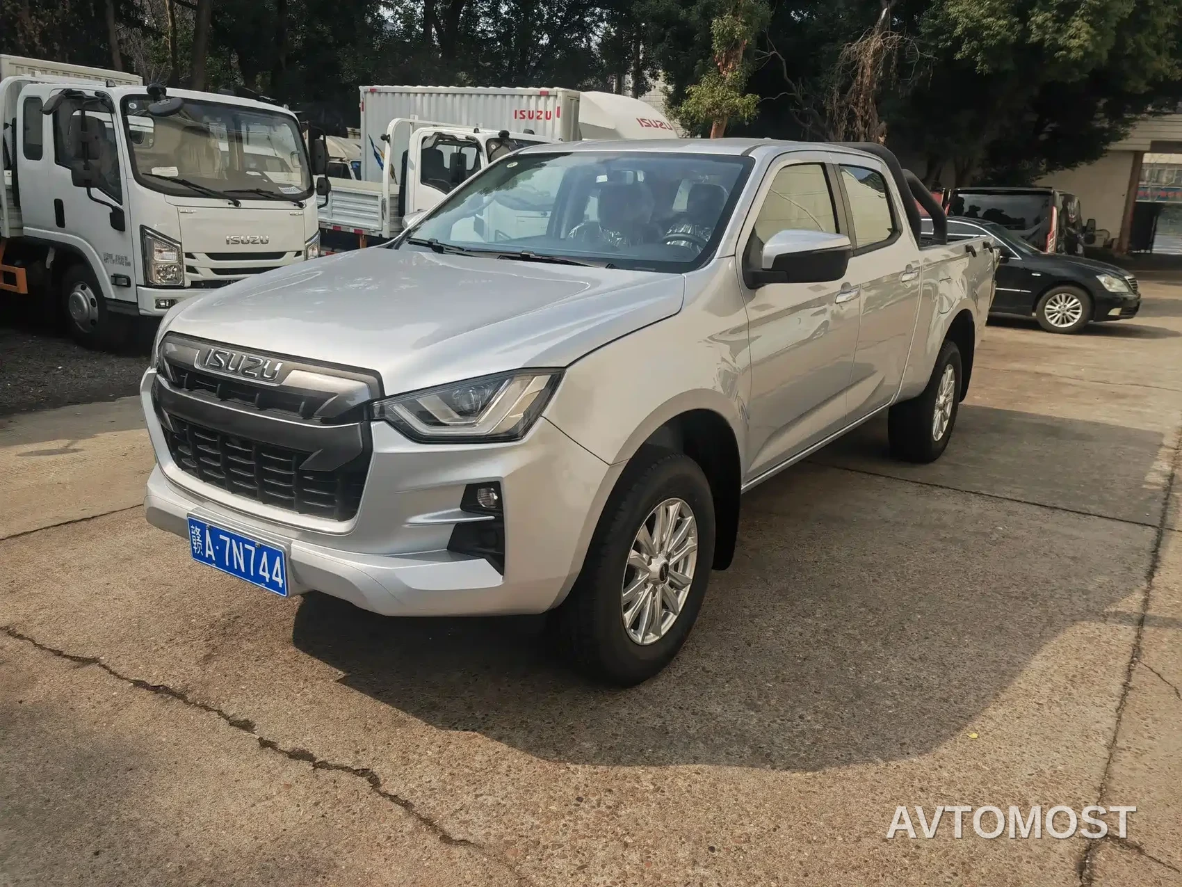 Isuzu Lingtuo 2023 2.5T Automatic 2WD Diesel Navigation Long Chassis — фото 1