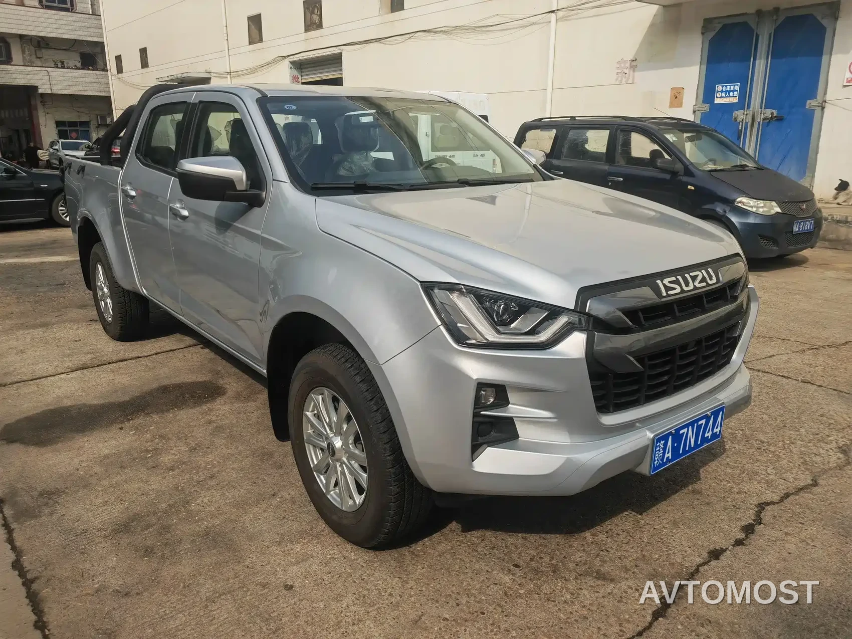 Isuzu Lingtuo 2023 2.5T Automatic 2WD Diesel Navigation Long Chassis — фото 3