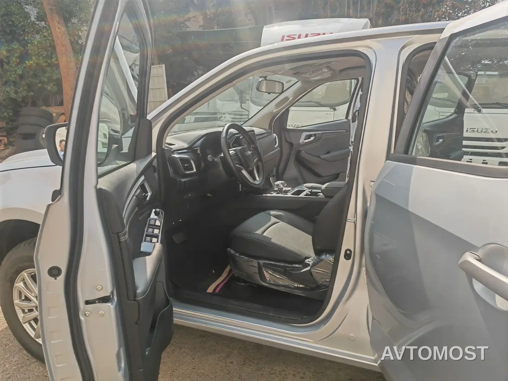 Isuzu Lingtuo 2023 2.5T Automatic 2WD Diesel Navigation Long Chassis — фото 6