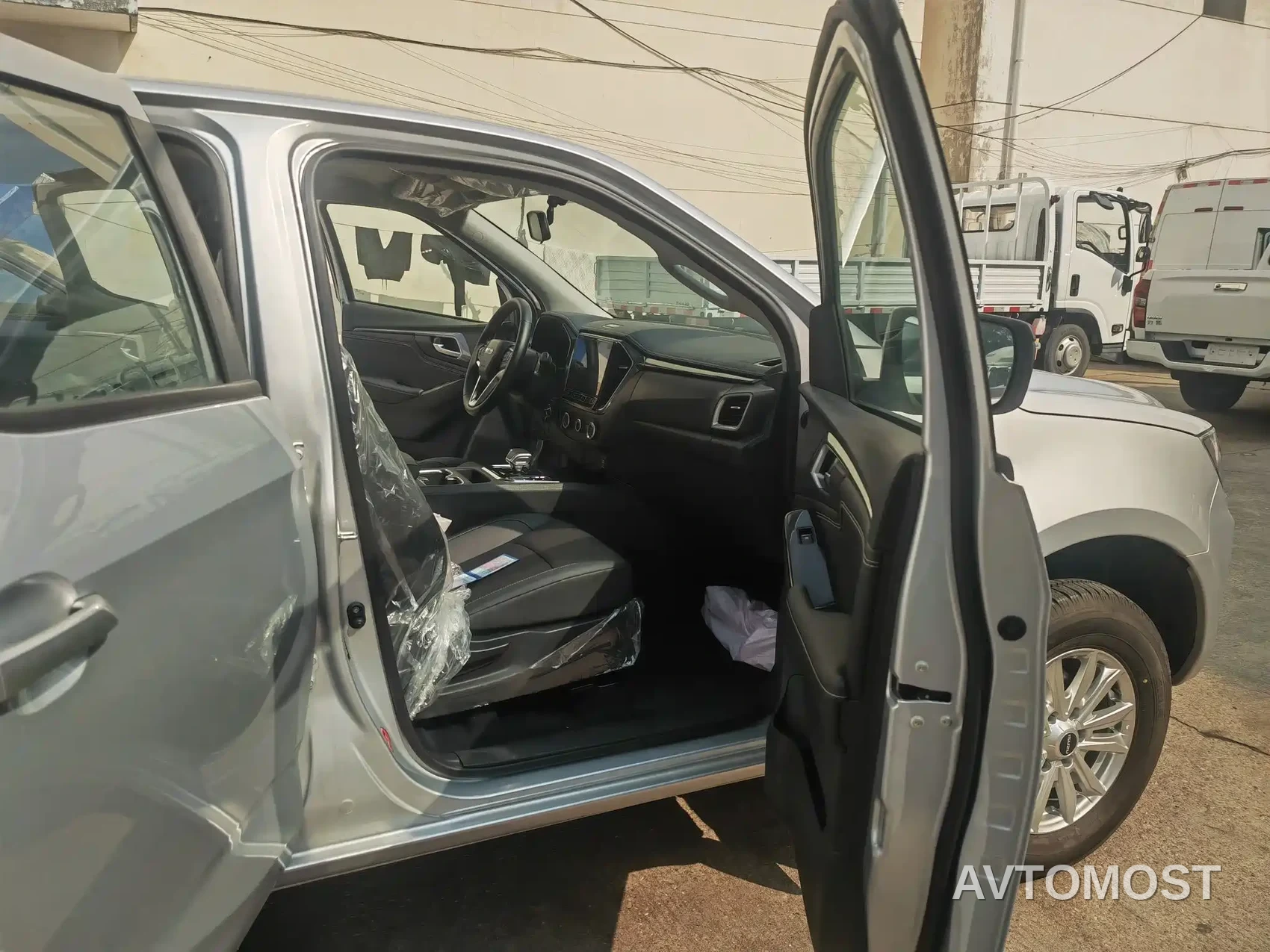 Isuzu Lingtuo 2023 2.5T Automatic 2WD Diesel Navigation Long Chassis — фото 9