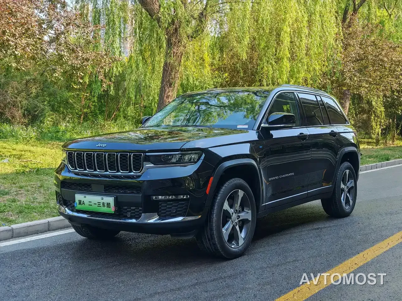 Jeep Grand Cherokee 4xe (Import) 2024 4xe Summit Edition — фото 1
