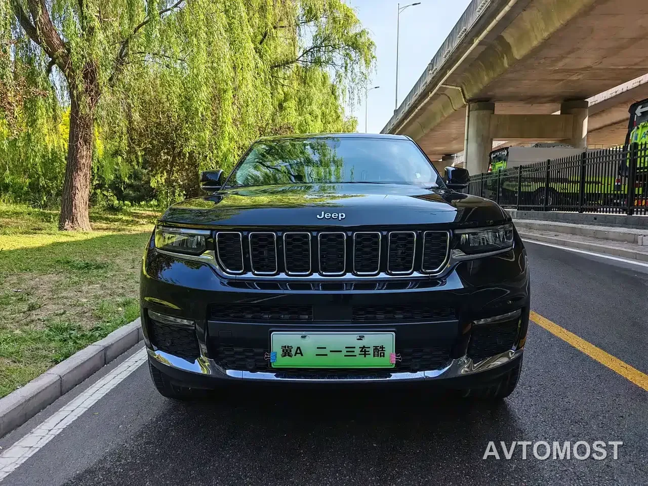Jeep Grand Cherokee 4xe (Import) 2024 4xe Summit Edition — фото 2