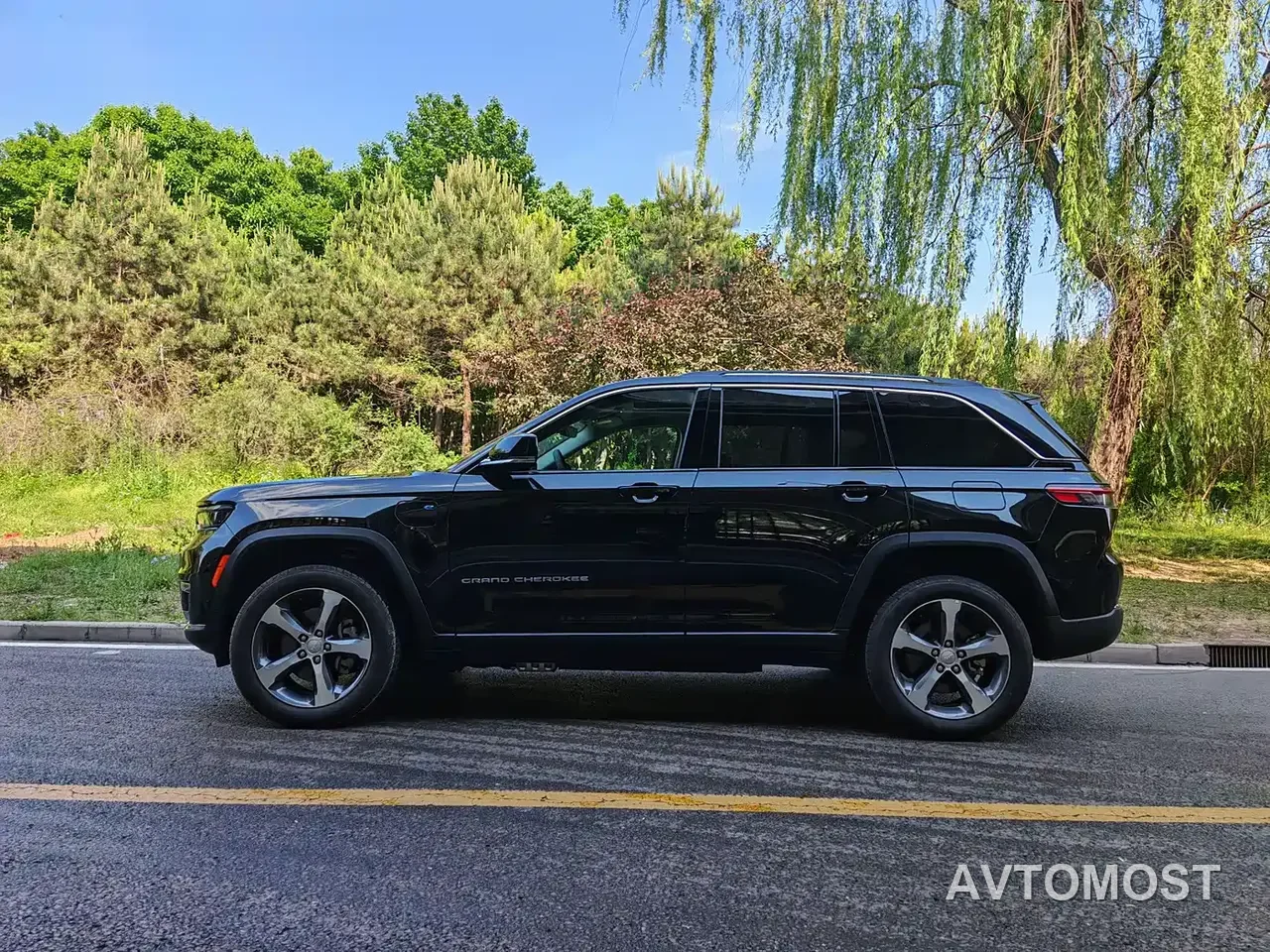 Jeep Grand Cherokee 4xe (Import) 2024 4xe Summit Edition — фото 14