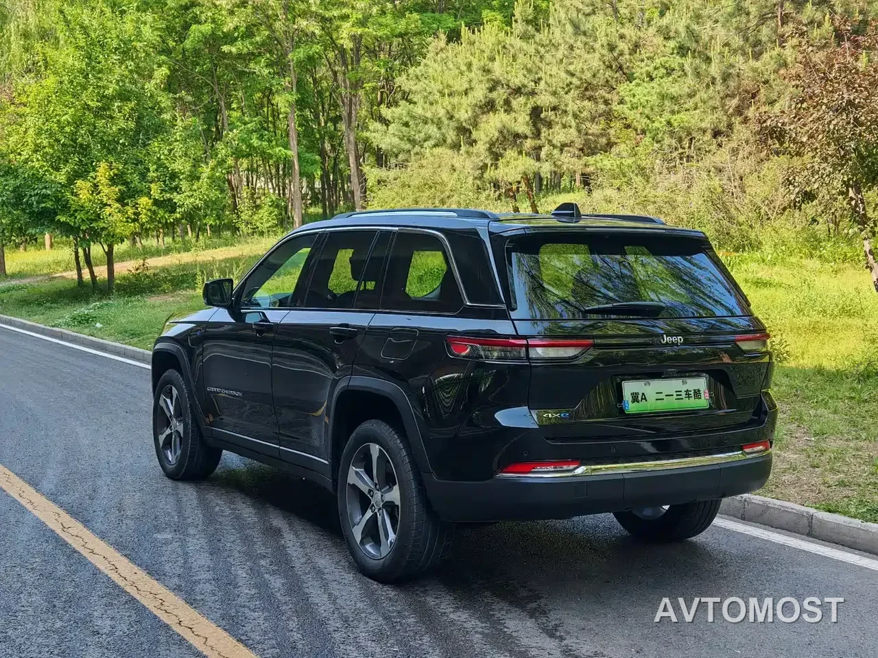Jeep Grand Cherokee 4xe (Import) 2024 4xe Summit Edition — фото 16