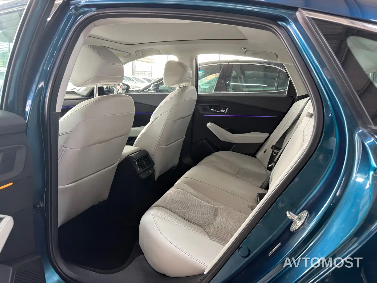 Honda Accord New Energy 2023 2.0L e:PHEV Flagship Edition — фото 6