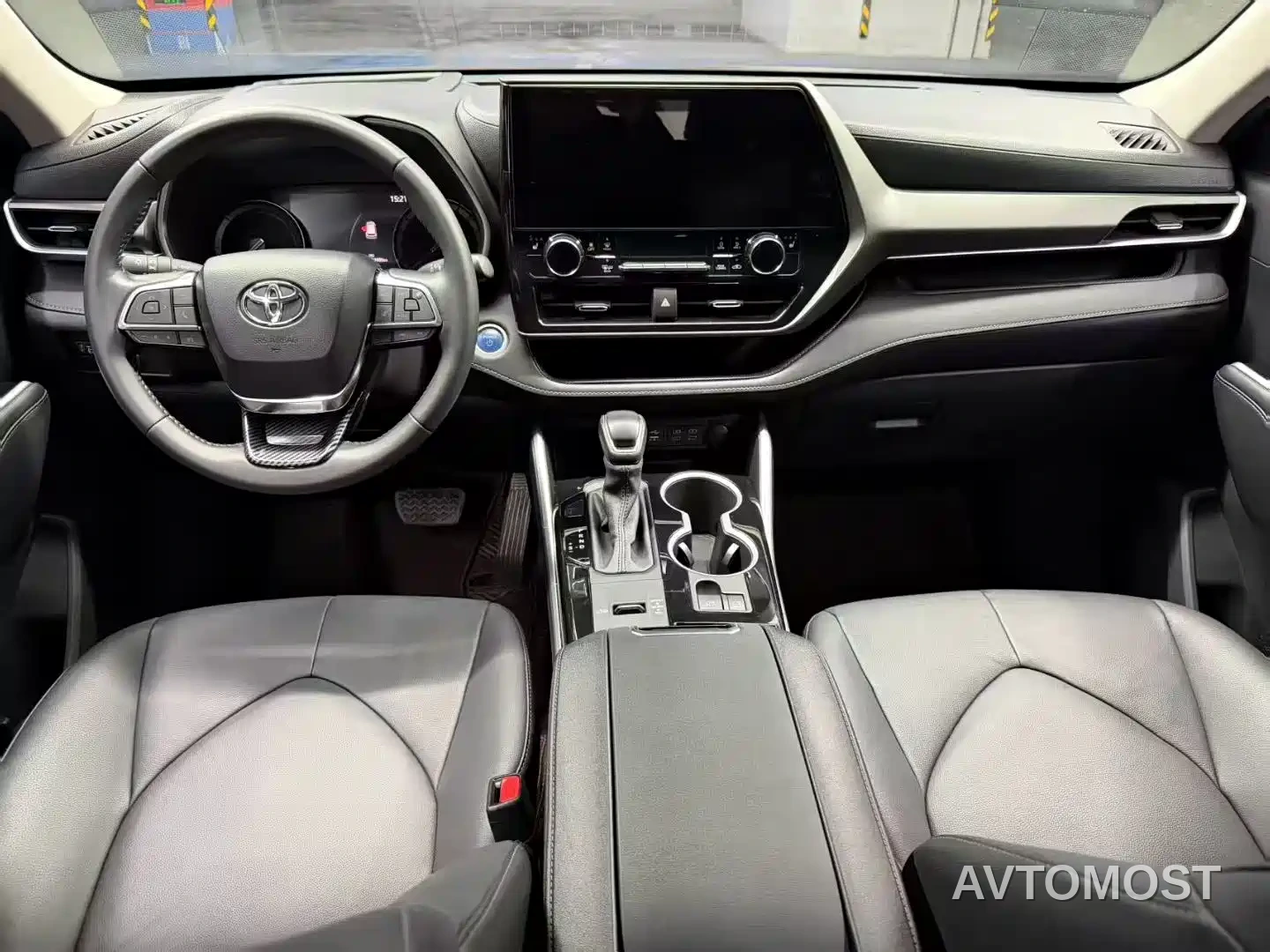 Toyota Highlander 2023 2.5L Smart Hybrid Dual Engine AWD Premium 7-Seater — фото 4