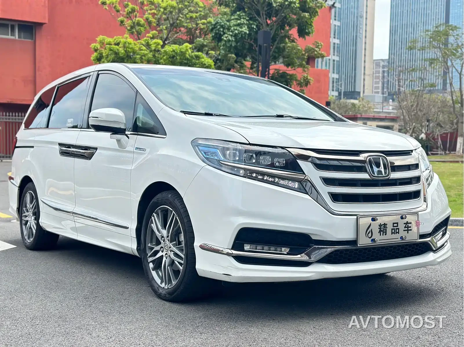 Honda Elysion 2019 2.0L Hybrid Luxury Edition — фото 4