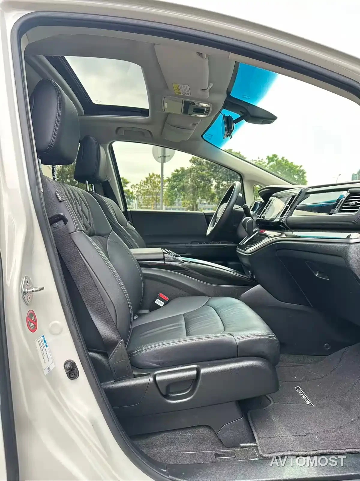 Honda Elysion 2019 2.0L Hybrid Luxury Edition — фото 6