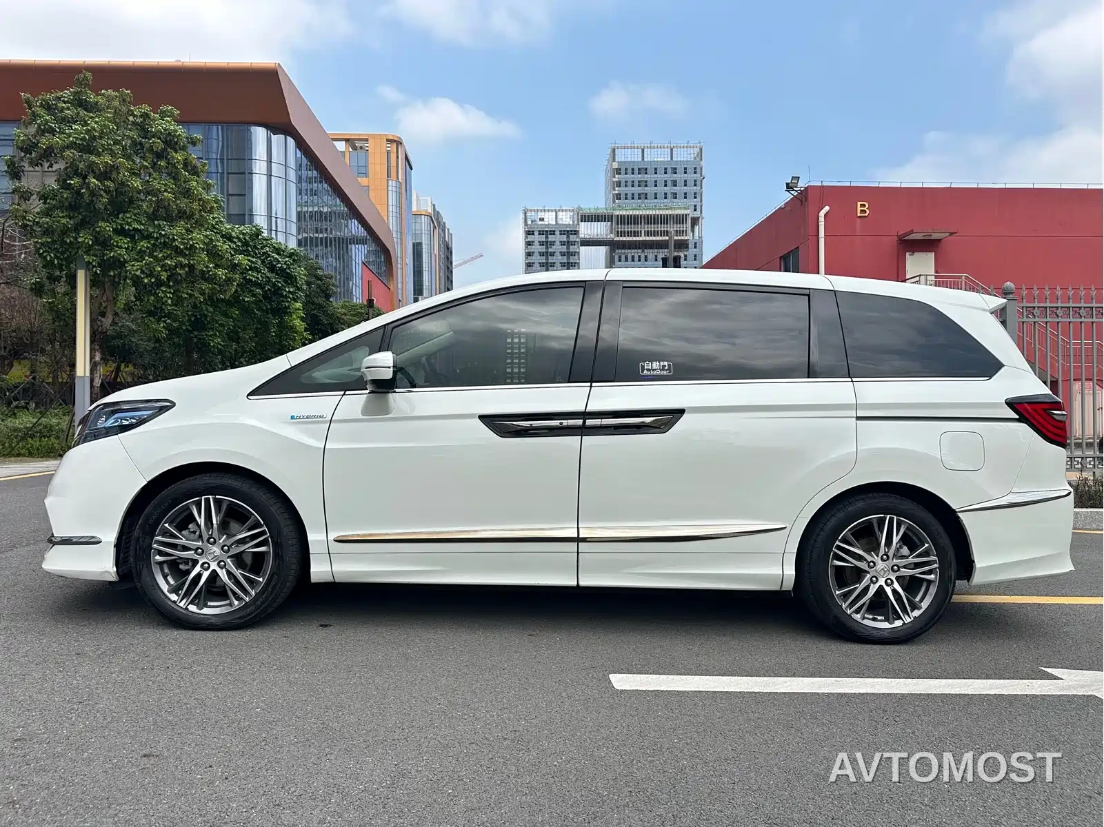 Honda Elysion 2019 2.0L Hybrid Luxury Edition — фото 12