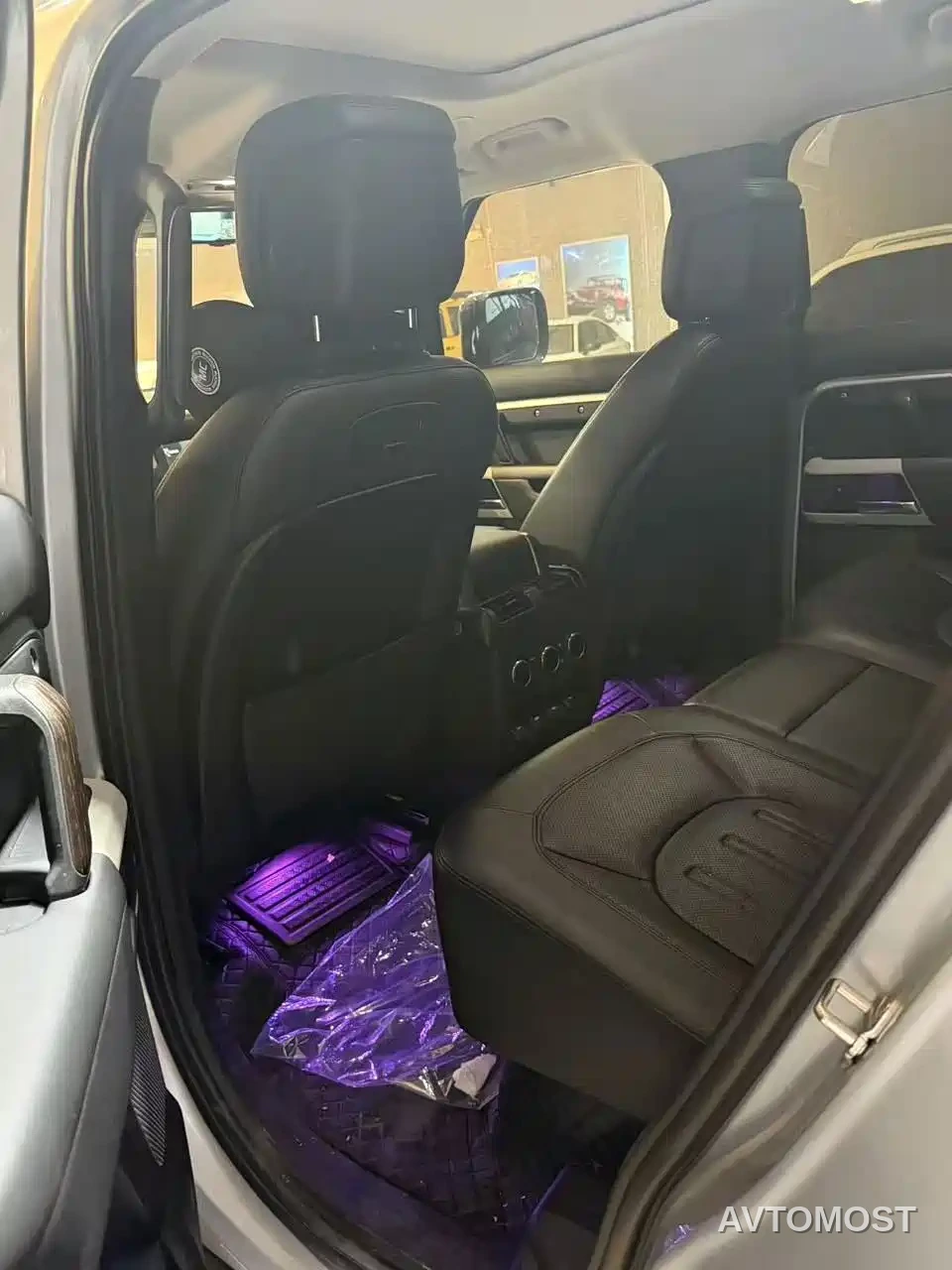 Land Rover Defender 2020 Model 110 P400 HSE — фото 8