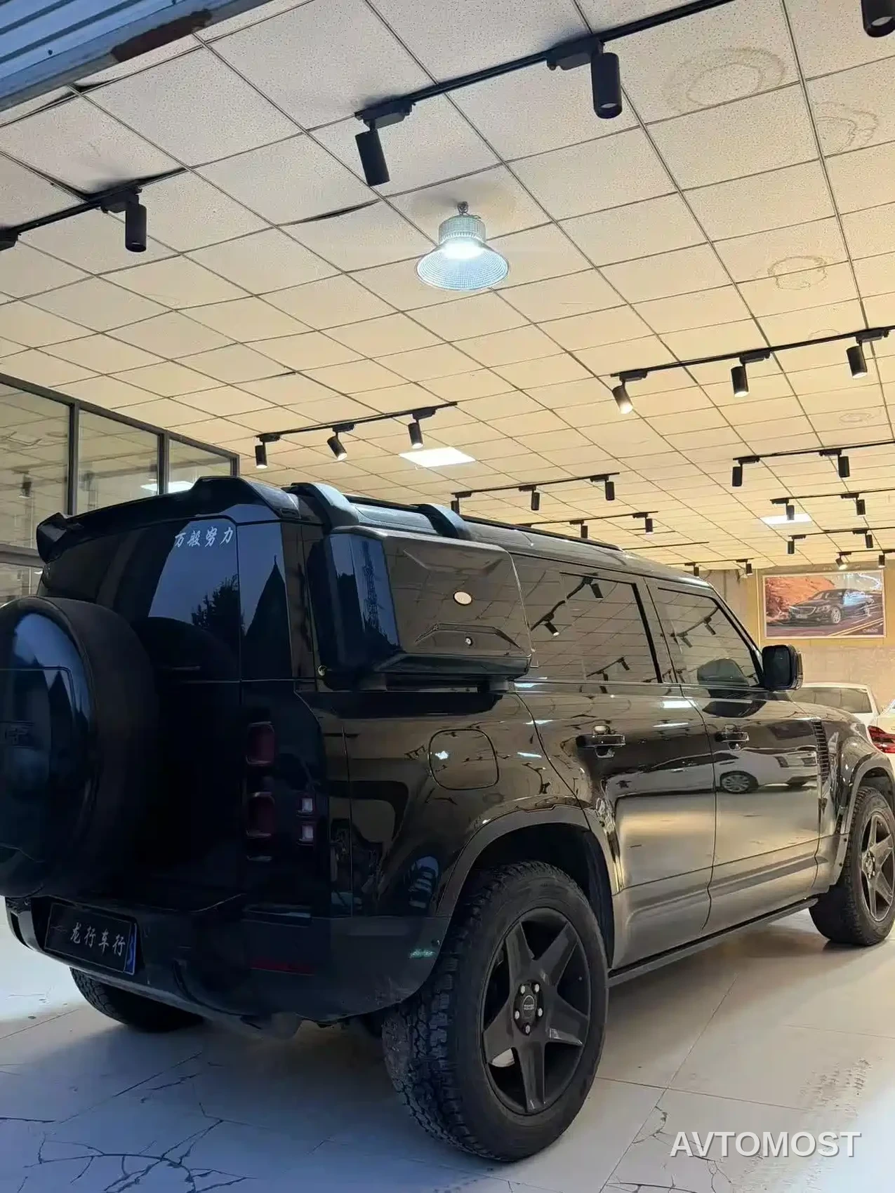 Land Rover Defender 2020 Model 110 P400 HSE — фото 10