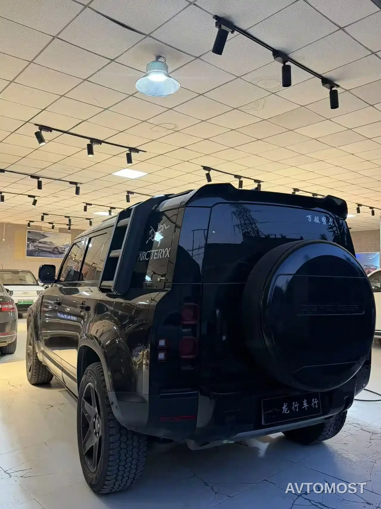 Land Rover Defender 2020 Model 110 P400 HSE — фото 11