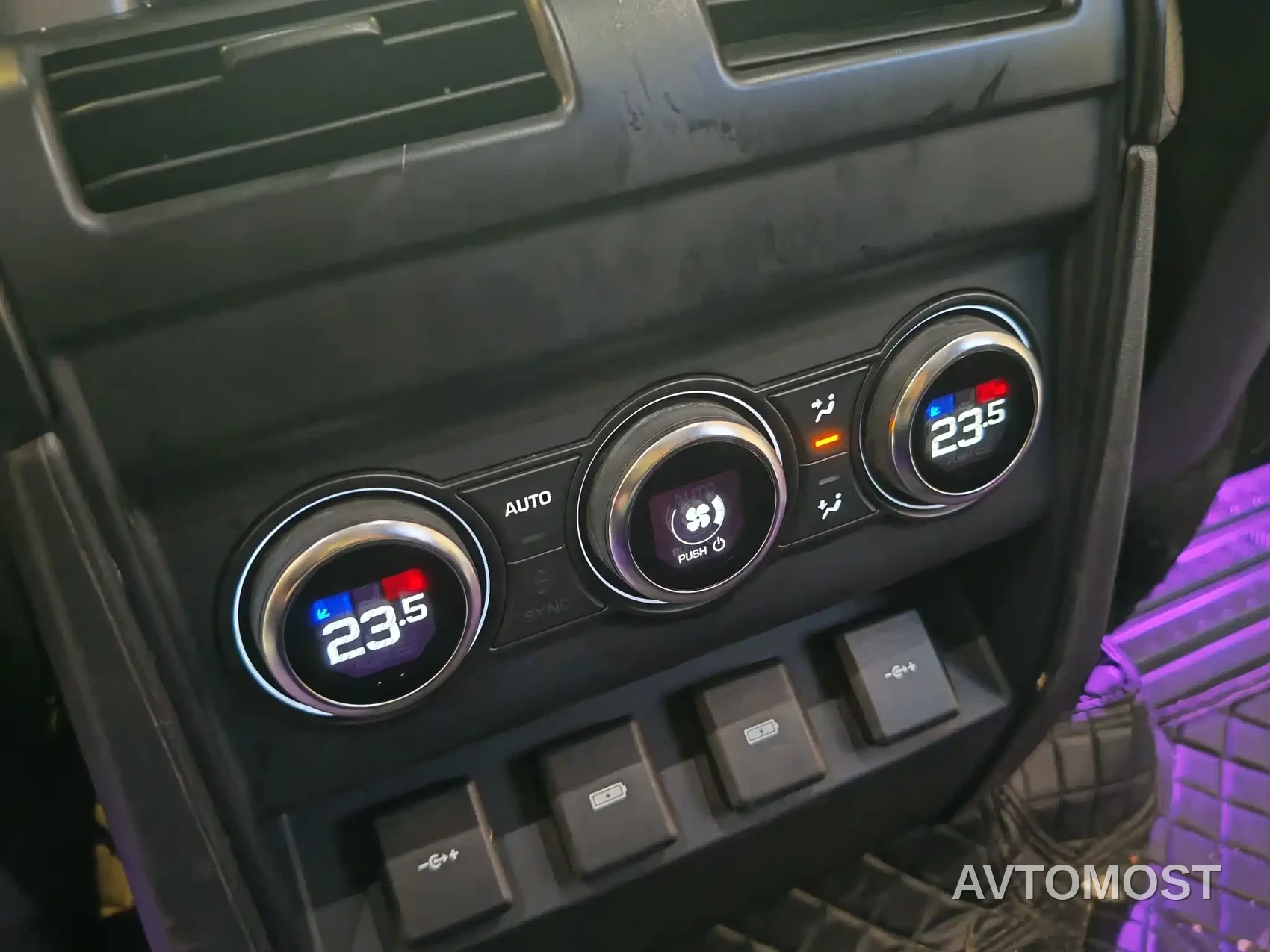 Land Rover Defender 2020 Model 110 P400 HSE — фото 12