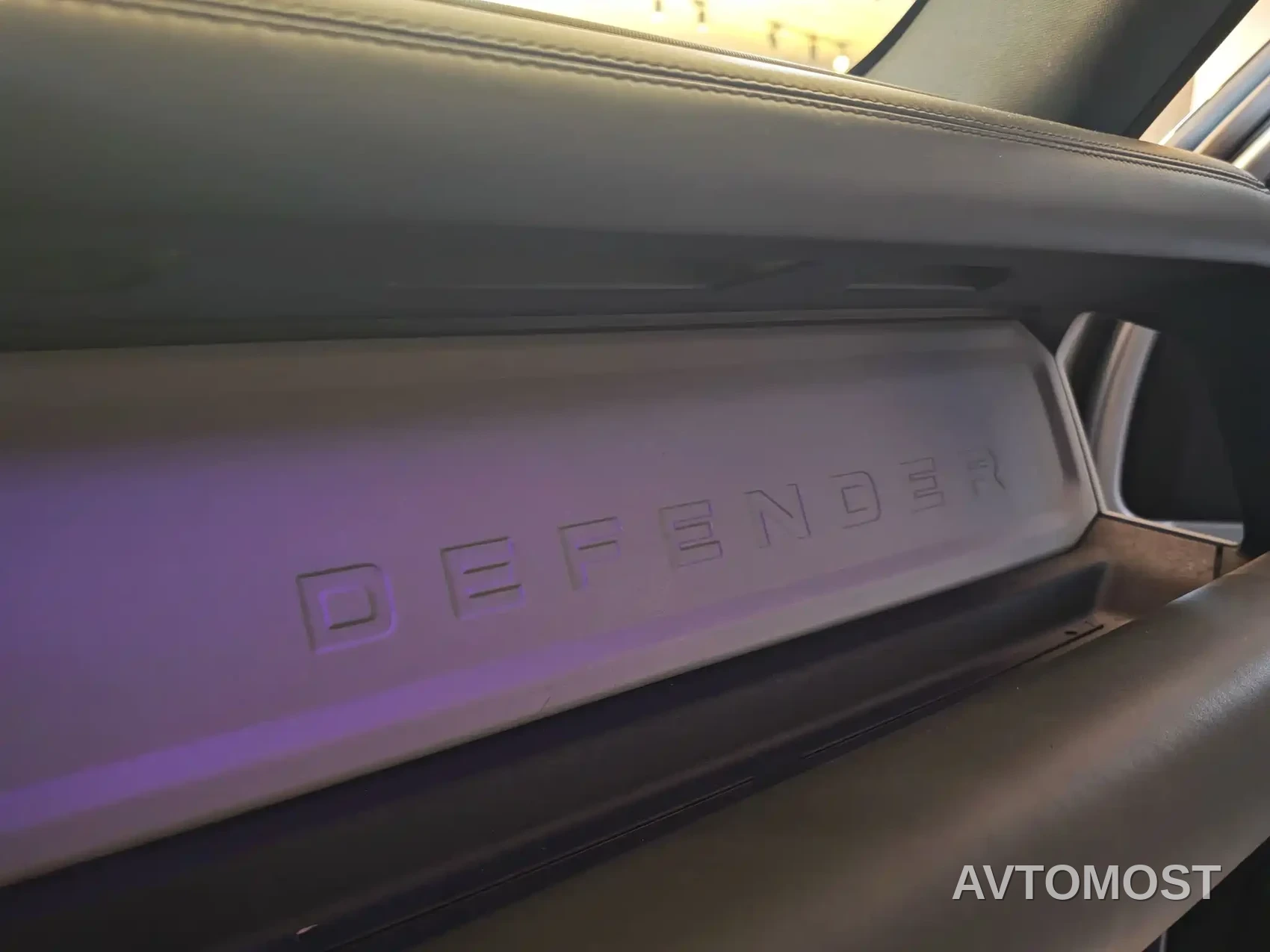 Land Rover Defender 2020 Model 110 P400 HSE — фото 14
