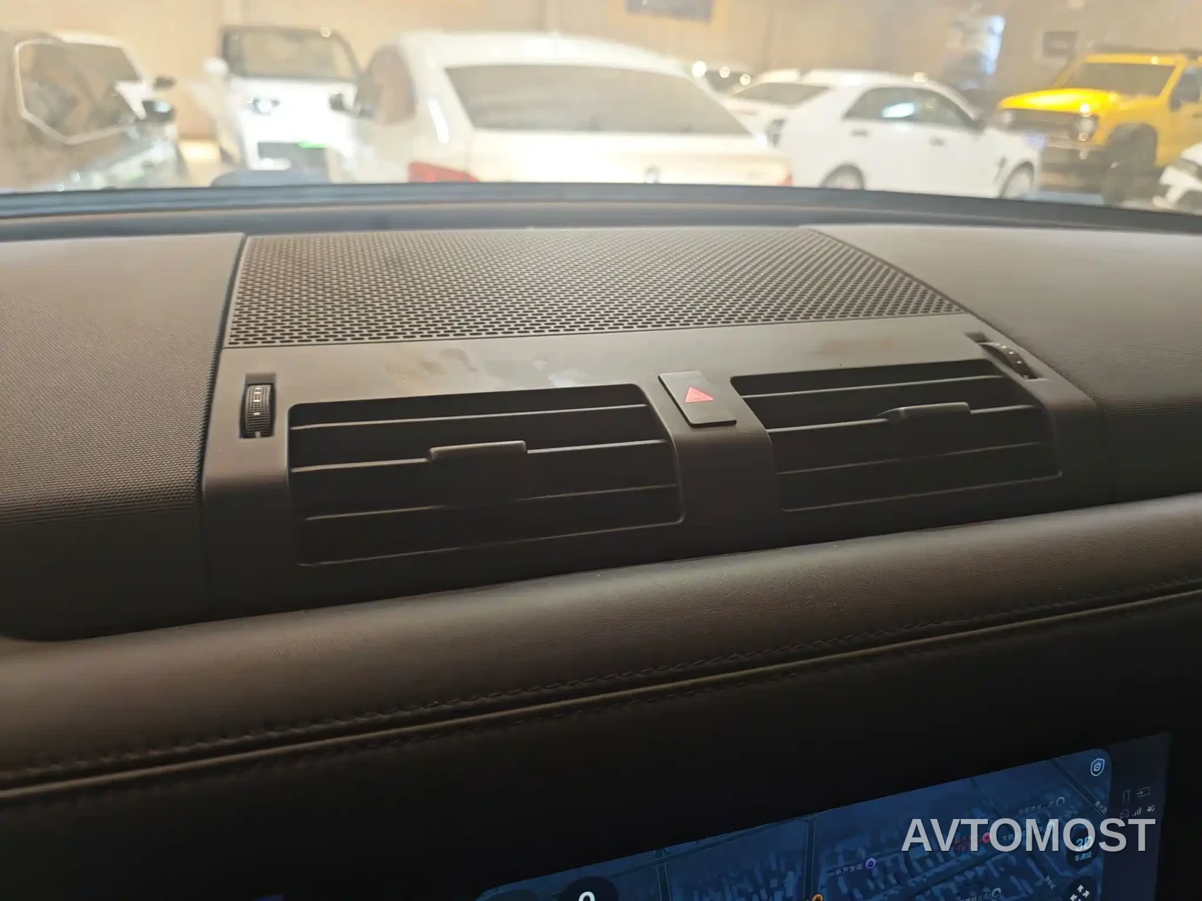 Land Rover Defender 2020 Model 110 P400 HSE — фото 17