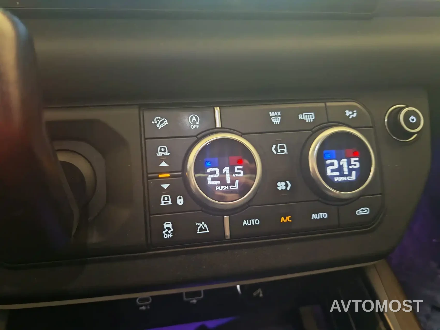 Land Rover Defender 2020 Model 110 P400 HSE — фото 18