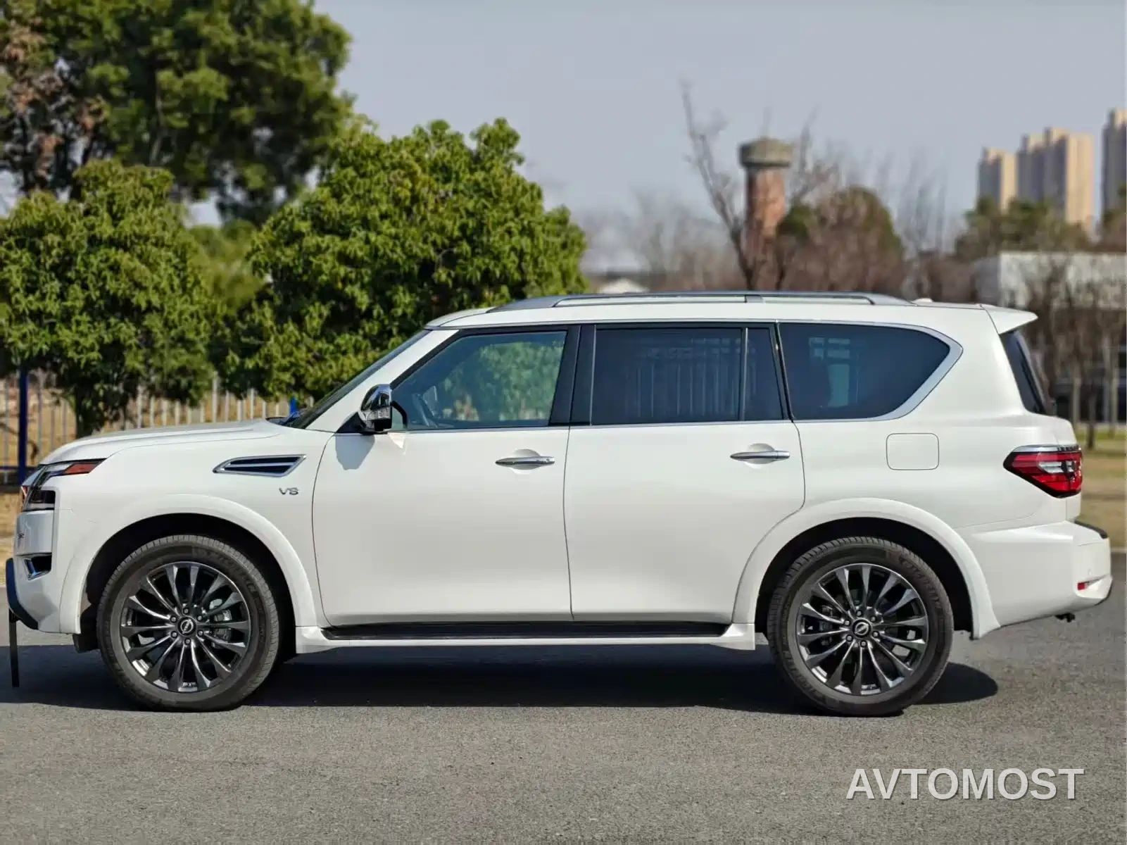 Nissan Patrol 2023 ARMADA 5.6L Armada Flagship Edition — фото 3