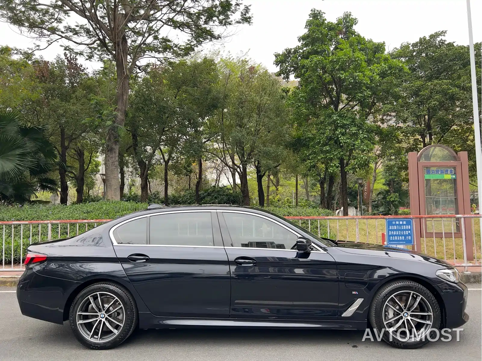 BMW 5 Series New Energy 2021 535Le M Sport Package — фото 3