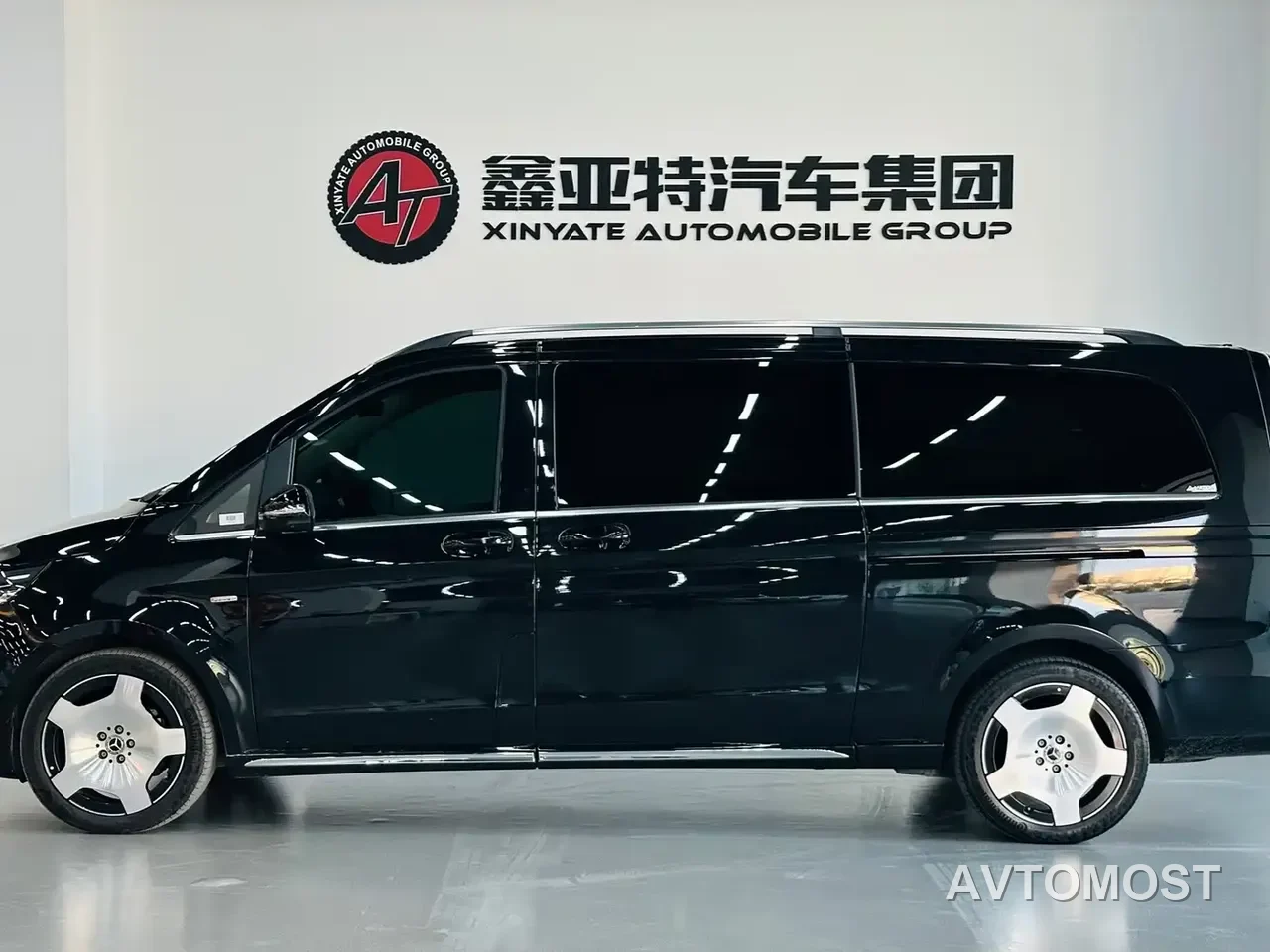 Mercedes-Benz V-Class 2024 V 300 L Long Wheelbase Luxury Edition — фото 3