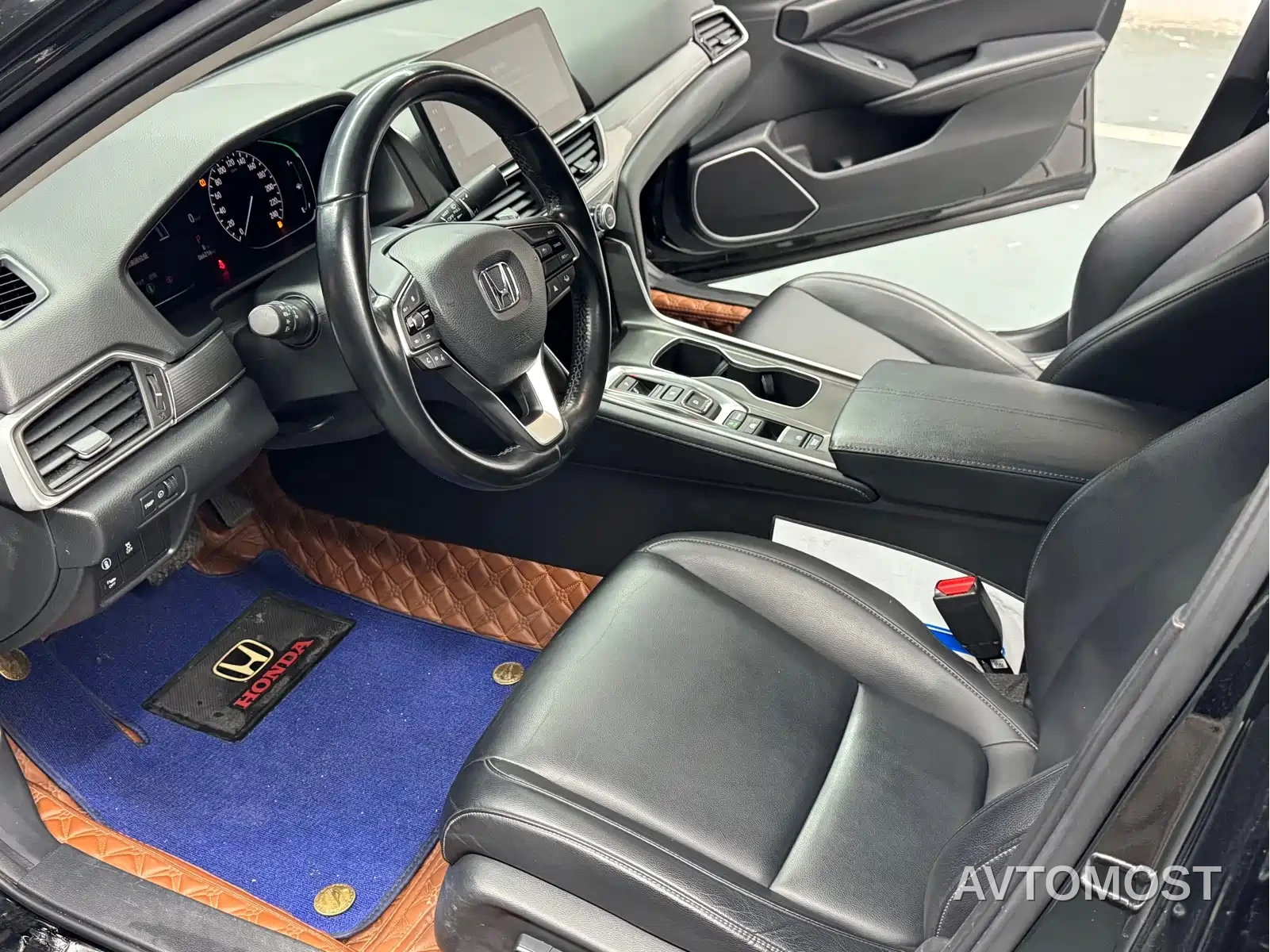 Honda Accord 2022 Sharp Hybrid 2.0L Sharp Leader Edition — фото 4