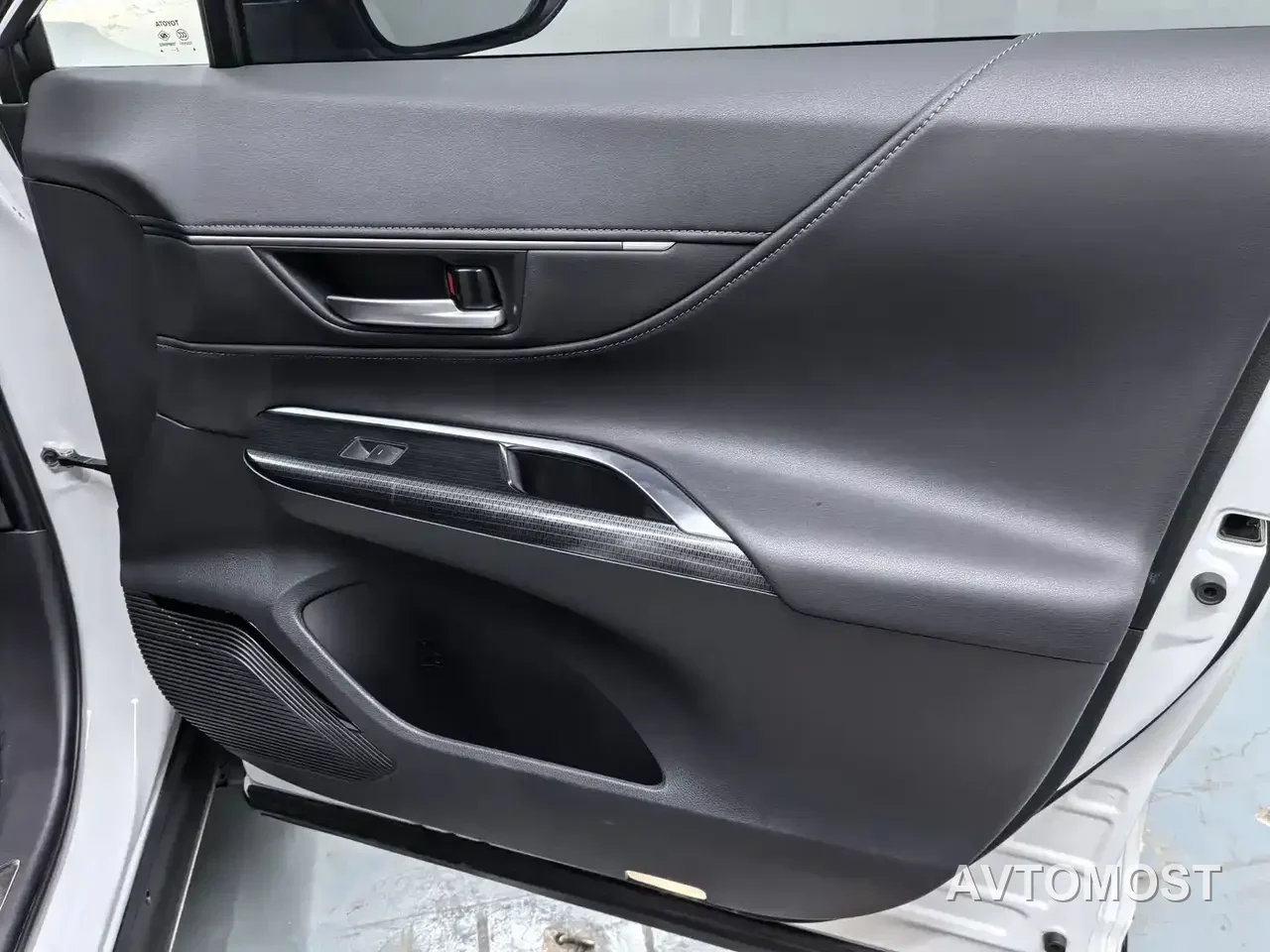 Toyota Venza 2022 Dual Engine 2.5L CVT 2WD Premium — фото 15