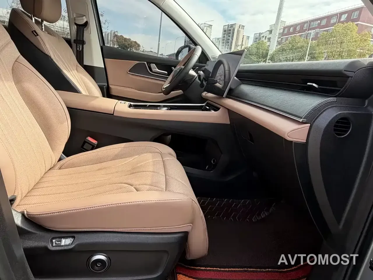 Chery Tiggo 8L 2024 2.0T 2WD Premium 5-seater — фото 13