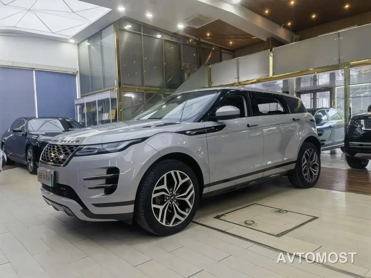 Land Rover Range Rover Evoque New Energy 2023 Range Rover Evoque L P300e Plug-in Hybrid Edition — фото 1