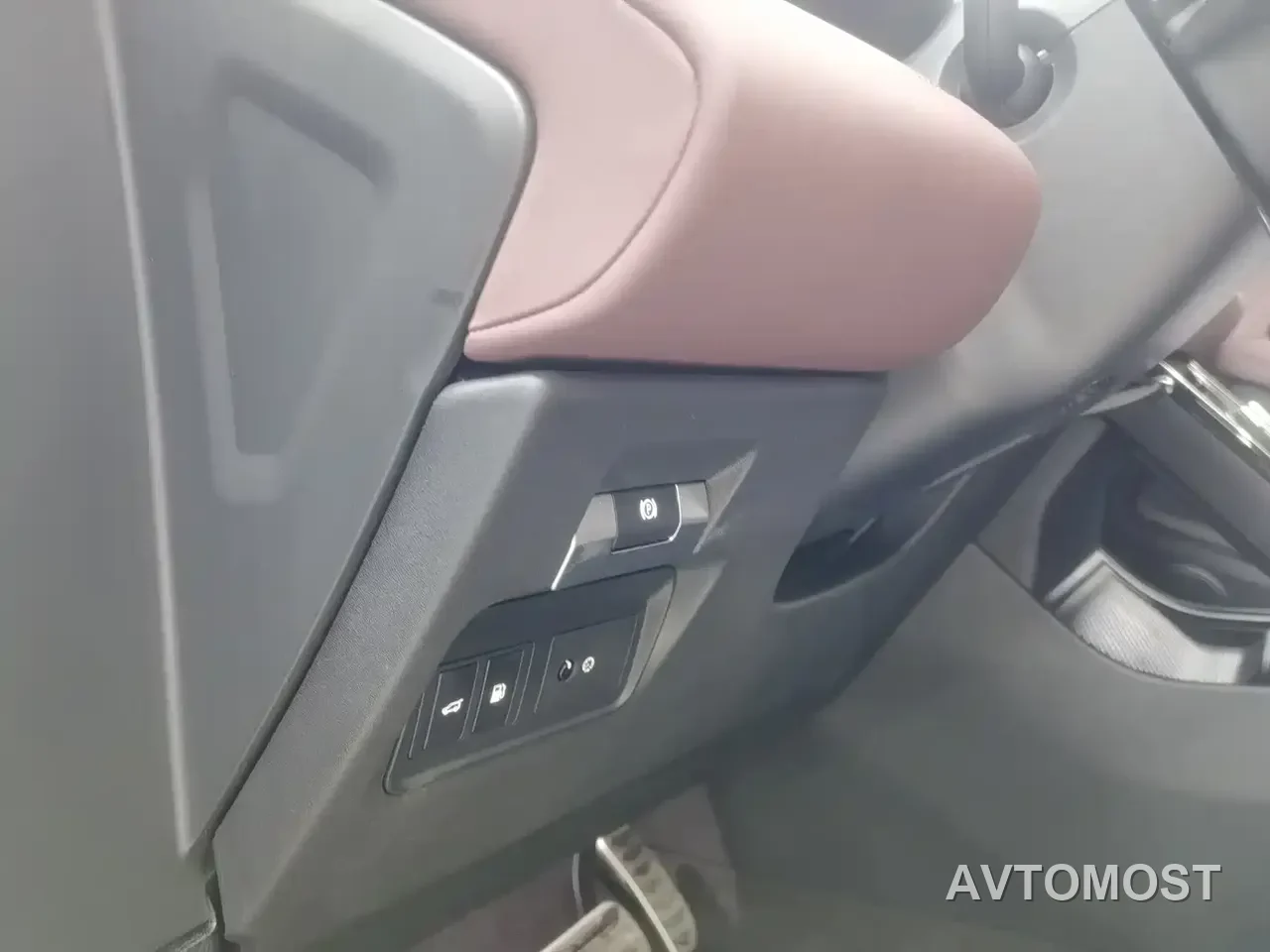 Land Rover Range Rover Evoque New Energy 2023 Range Rover Evoque L P300e Plug-in Hybrid Edition — фото 6