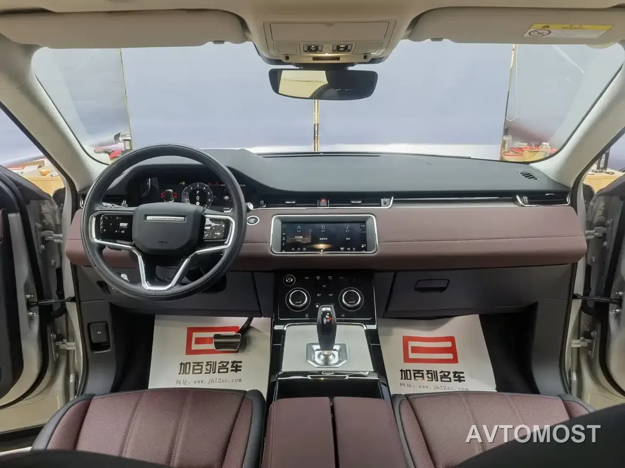 Land Rover Range Rover Evoque New Energy 2023 Range Rover Evoque L P300e Plug-in Hybrid Edition — фото 11