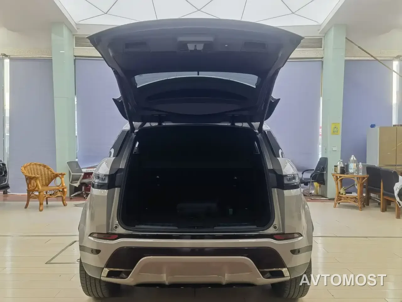 Land Rover Range Rover Evoque New Energy 2023 Range Rover Evoque L P300e Plug-in Hybrid Edition — фото 14