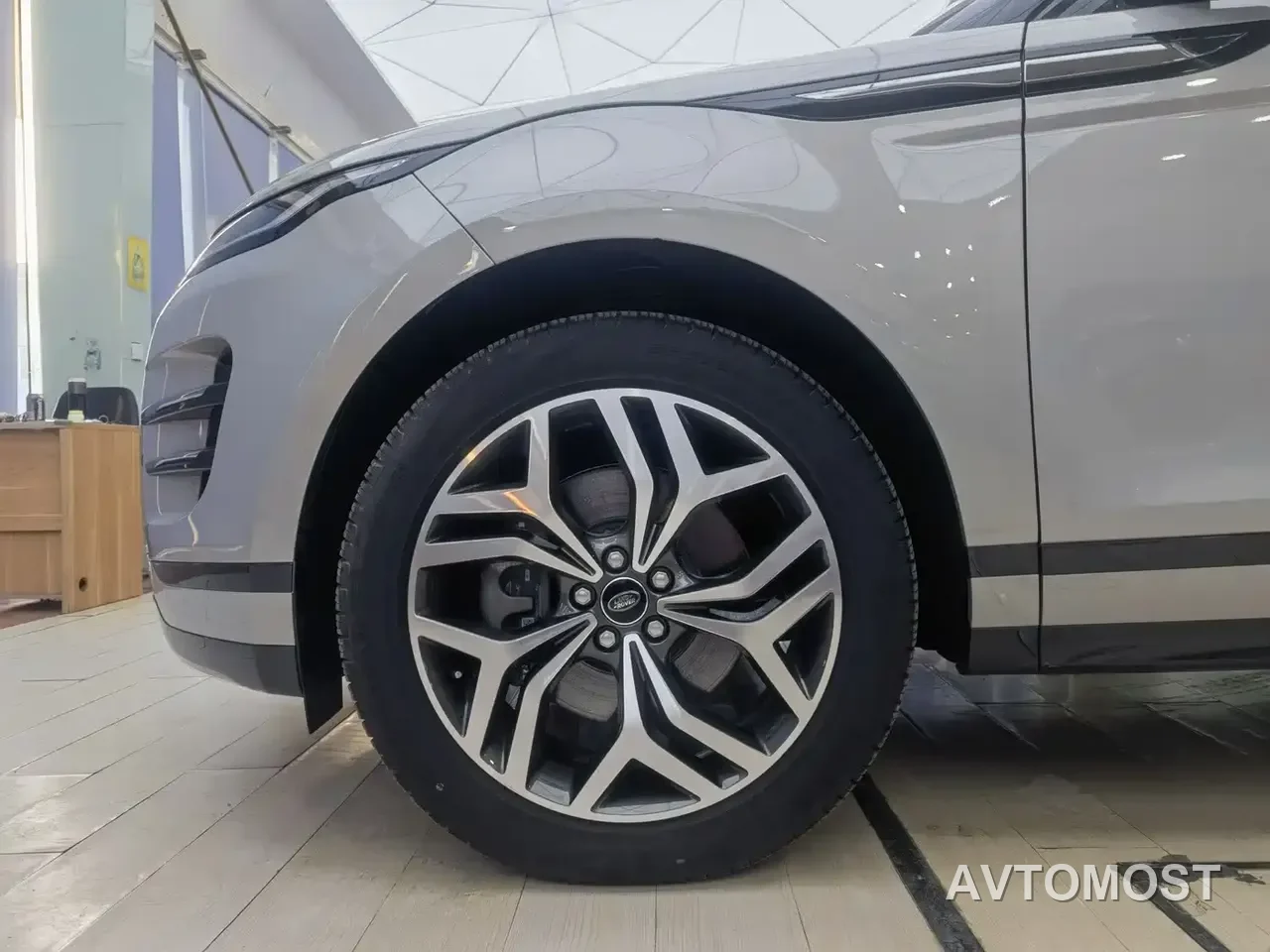 Land Rover Range Rover Evoque New Energy 2023 Range Rover Evoque L P300e Plug-in Hybrid Edition — фото 15