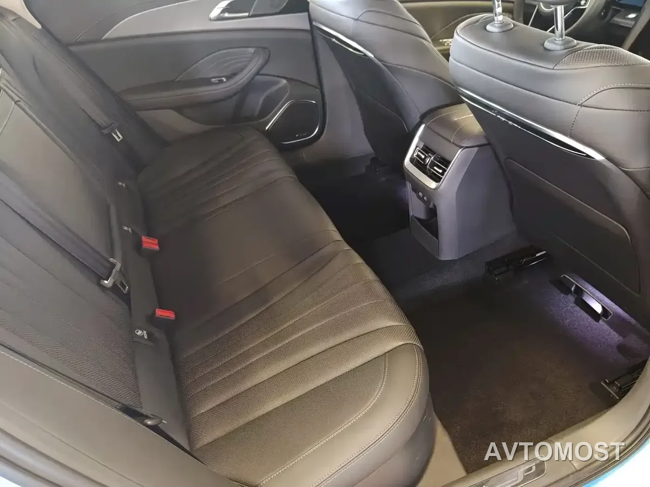 Hongqi H5 2024 1.5T HEV Smart Connect Flag Smooth Edition — фото 33