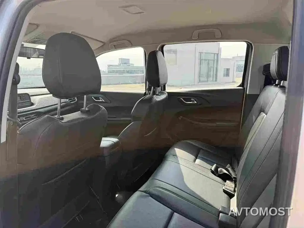 Jiangling Baodian 2022 2.5T Diesel 4WD Comfort Edition Standard Wheelbase JX4D25A6L — фото 6
