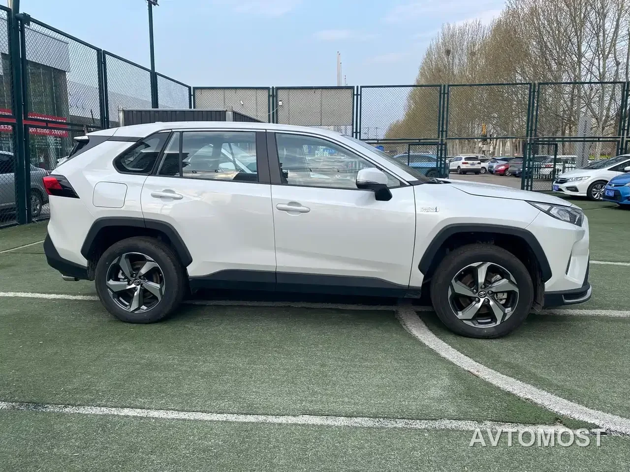 Toyota RAV4 Rongfang Dual Engine E+ 2024 2.5L 2WD Elite Pro — фото 3