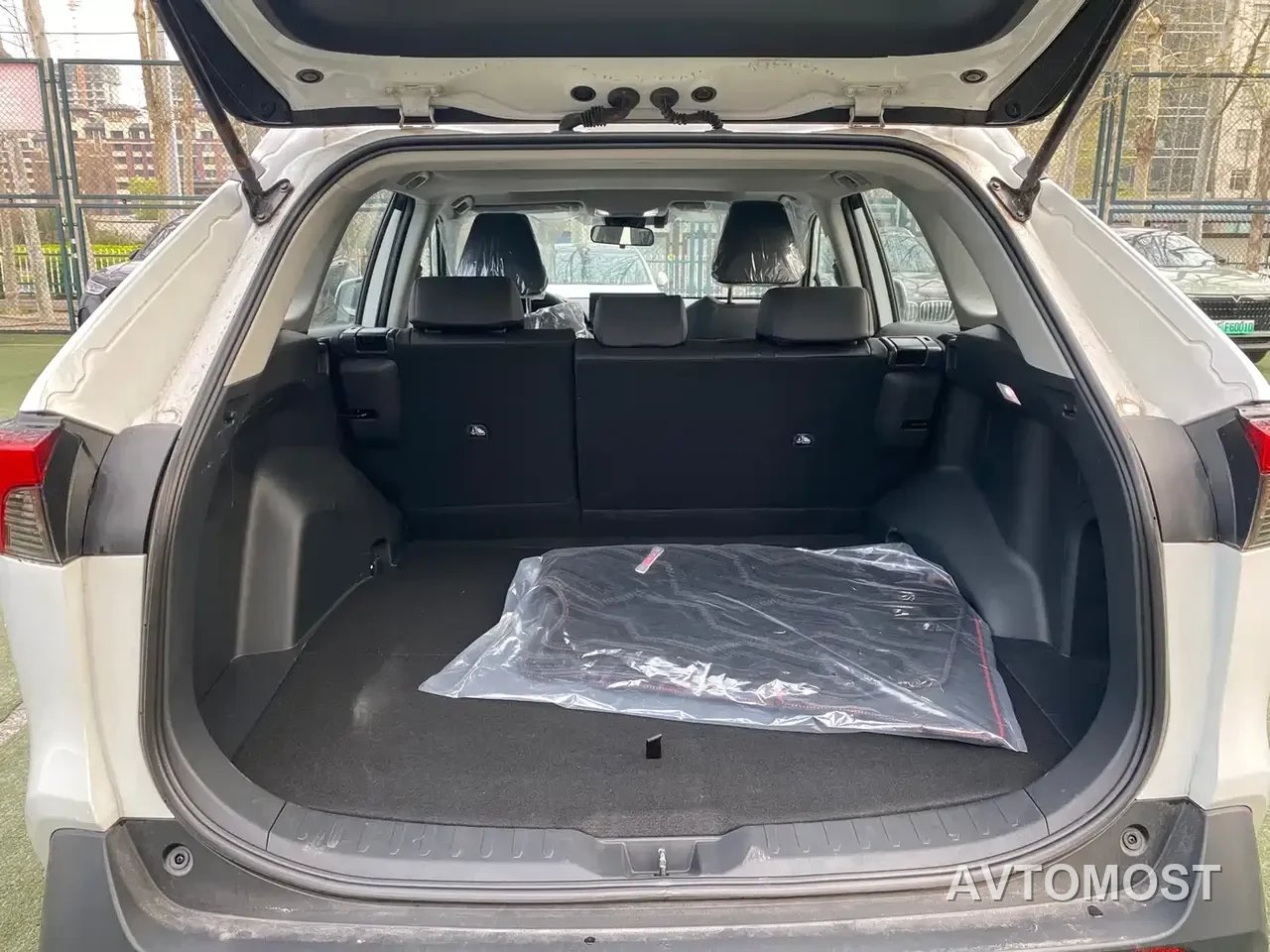 Toyota RAV4 Rongfang Dual Engine E+ 2024 2.5L 2WD Elite Pro — фото 8