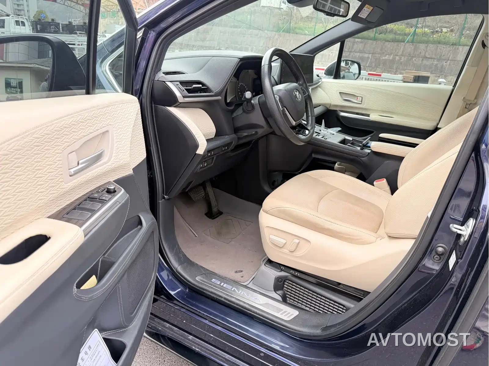Toyota Sienna 2021 2.5L Hybrid Premium Edition — фото 2