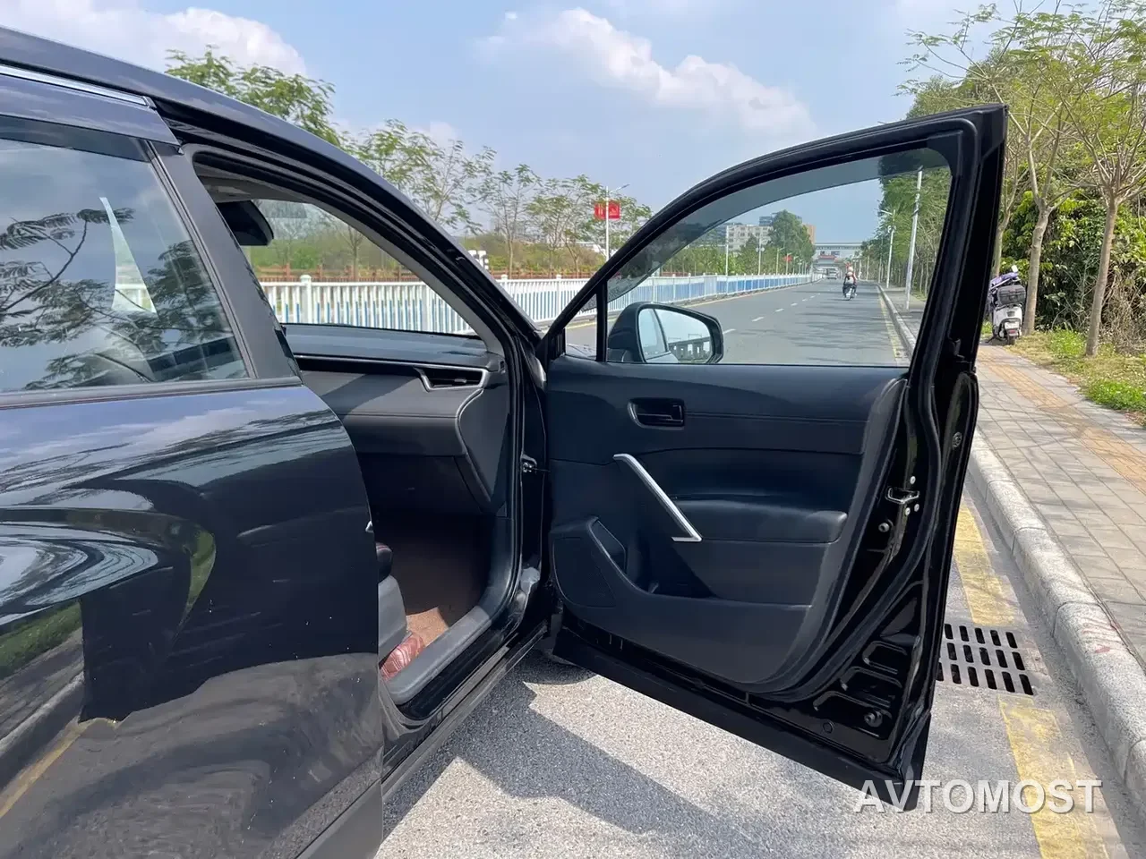 Toyota Frontlander 2024 2.0L Smart Hybrid Dual Engine Leading Edition — фото 11