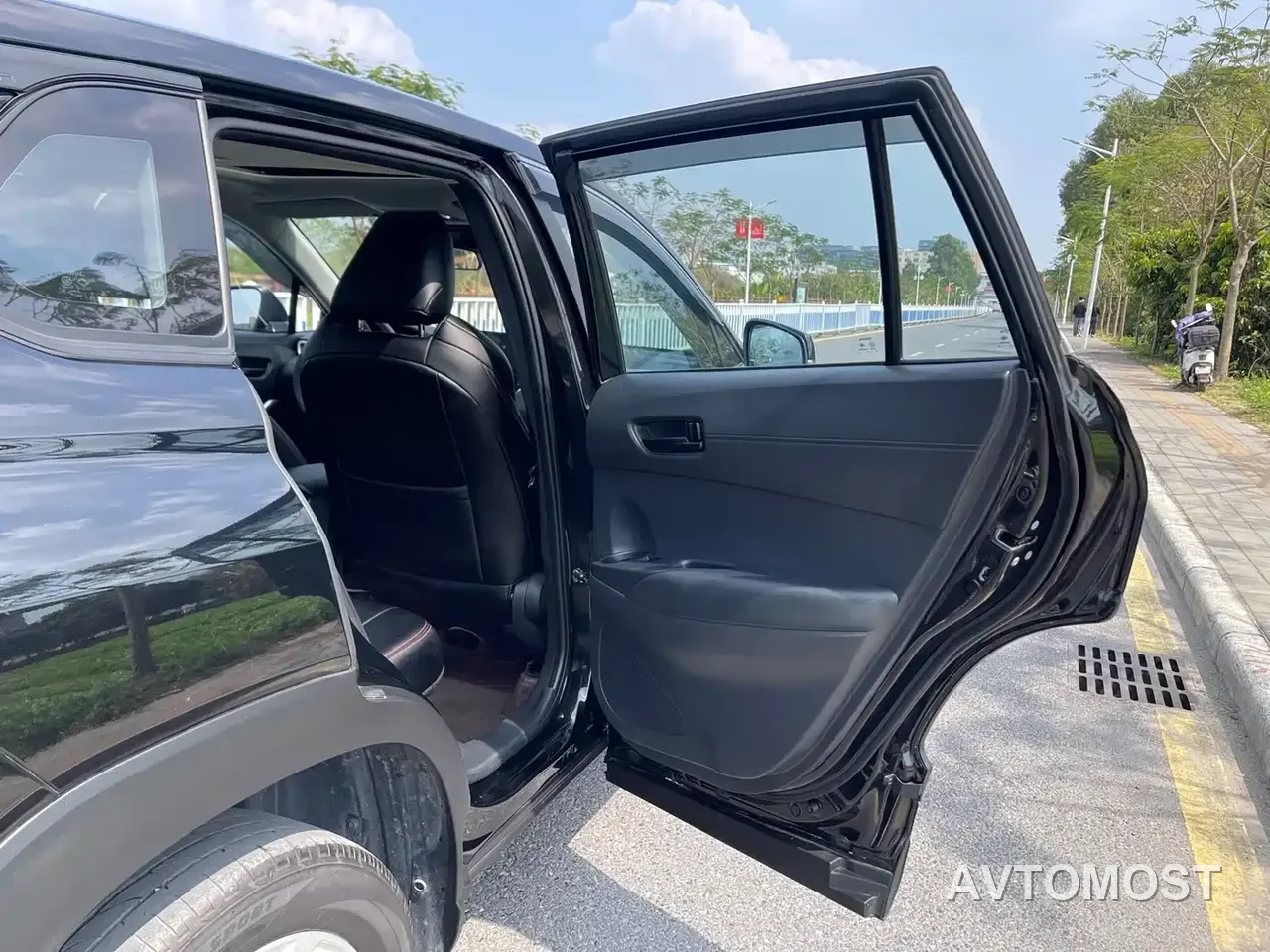 Toyota Frontlander 2024 2.0L Smart Hybrid Dual Engine Leading Edition — фото 15
